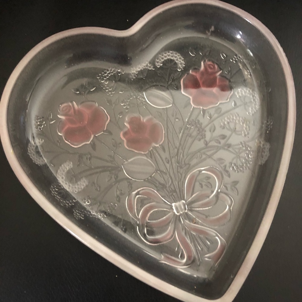 High end dish to hold jewelry and the like.